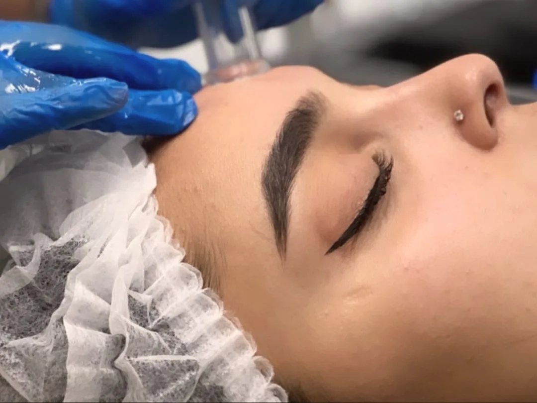 HydraFacial : à quoi s&rsquo;attendre, pour quelle peau, à quelle fréquence