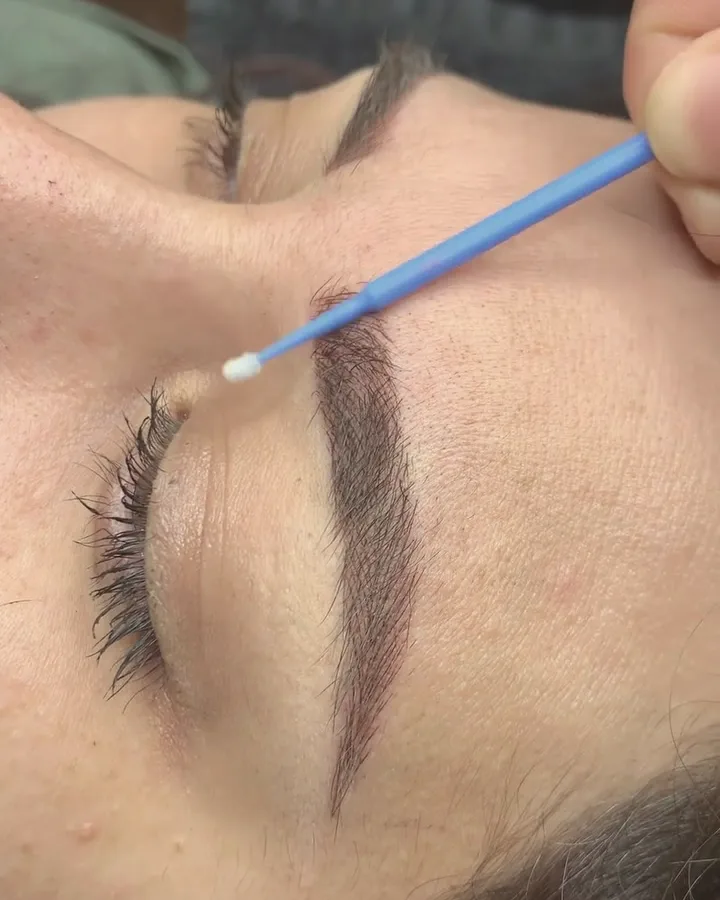 Maquillage permanent en cabine chez House of Highline